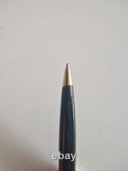 Black/gold Waterman Carène Deluxe Ballpoint Pen