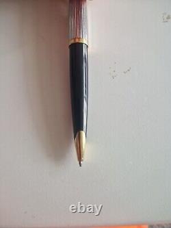 Black/gold Waterman Carène Deluxe Ballpoint Pen