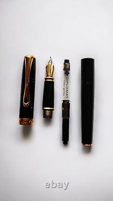 Diplomat Excellence A2 Fountain/Rollerball Pen Set Black/Gold/Medium