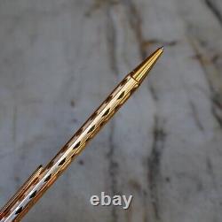 Magnificent Cartier Must Pl. Or Ballpoint Pen Guilloché Finish Diamond Pattern